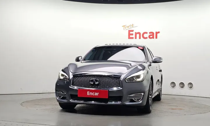 Infiniti Q70