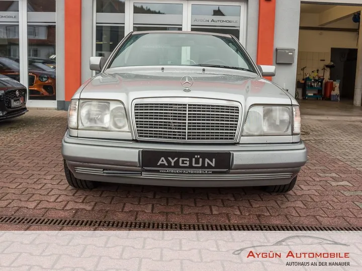 Mercedes-Benz E 320