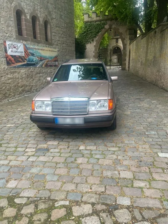 Mercedes-Benz E 200
