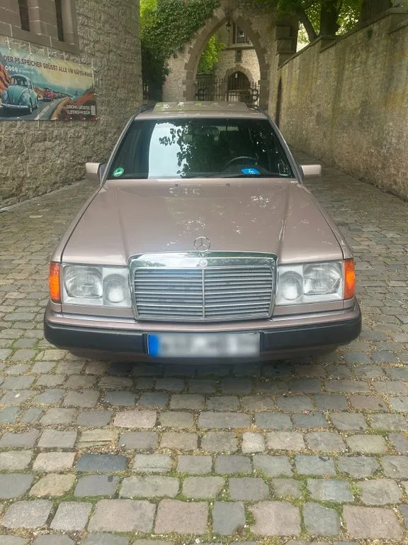 Mercedes-Benz E 200