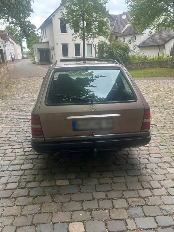 Mercedes-Benz E 200