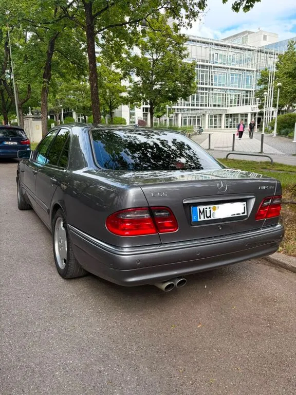 Mercedes-Benz E 430