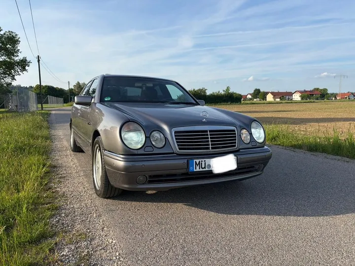 Mercedes-Benz E 430