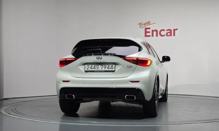 Infiniti Q30