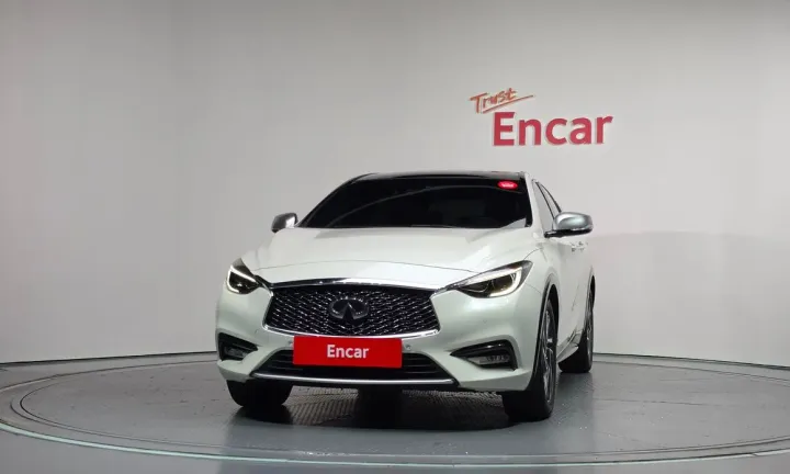 Infiniti Q30