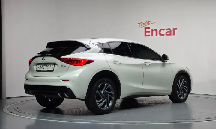 Infiniti Q30