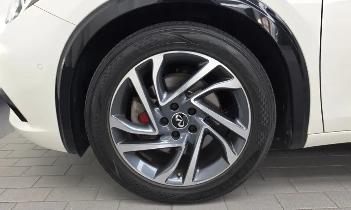 Infiniti Q30
