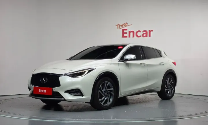 Infiniti Q30