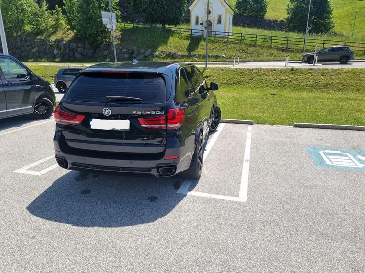 BMW X5 M50
