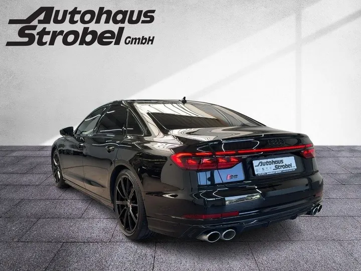 Audi S8