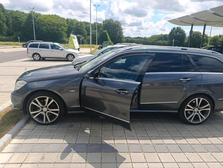 Mercedes-Benz E 250
