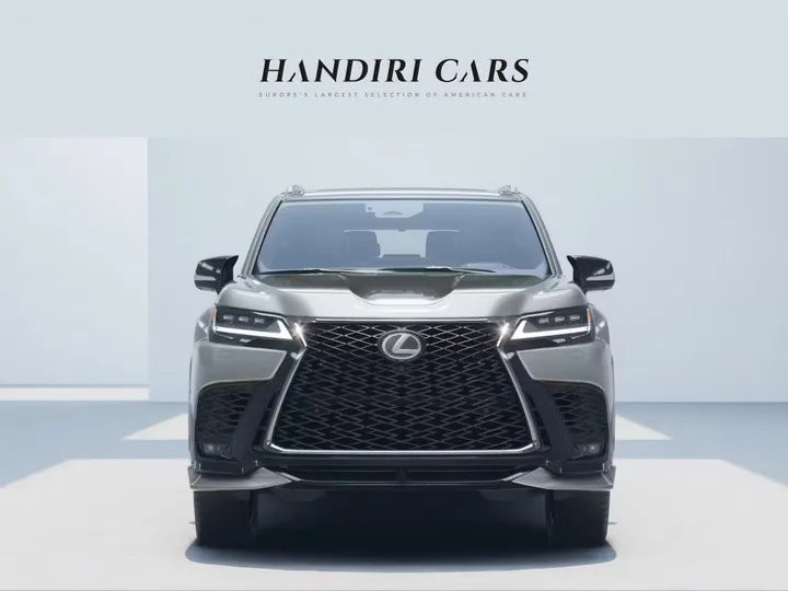 Lexus LX 700