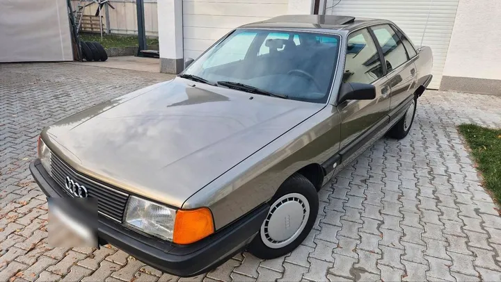 Audi 100