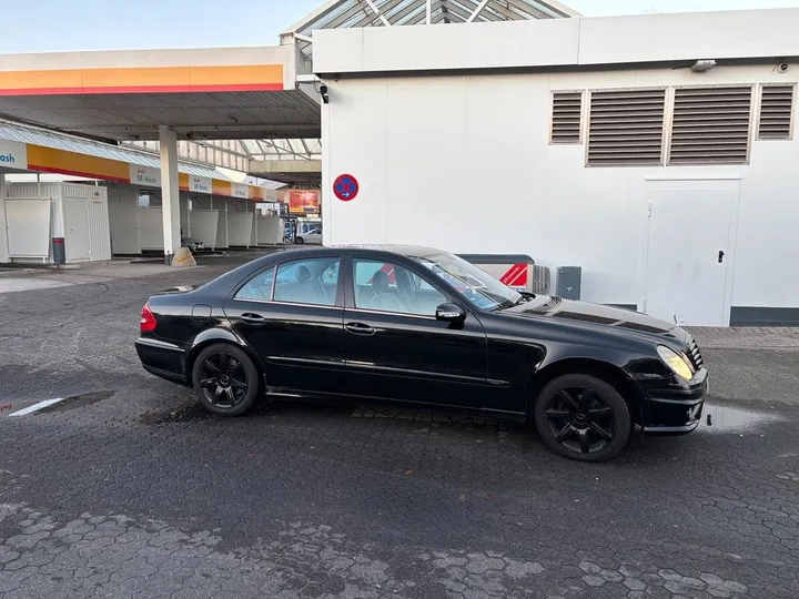 Mercedes-Benz E 240