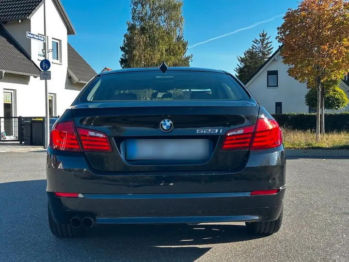 BMW 523