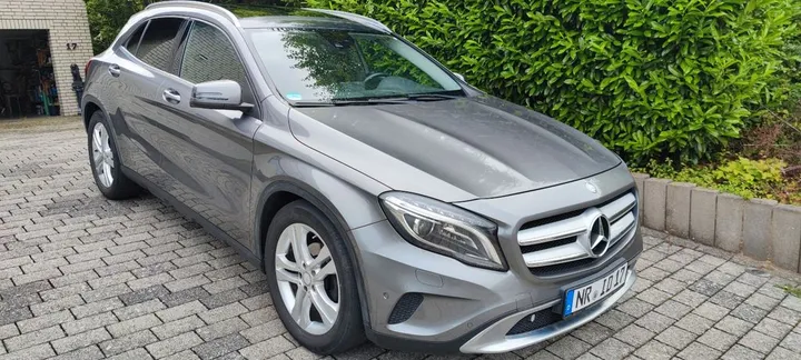 Mercedes-Benz GLA 220