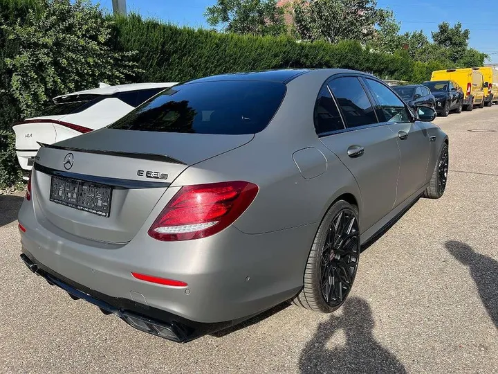 Mercedes-Benz E 63 AMG