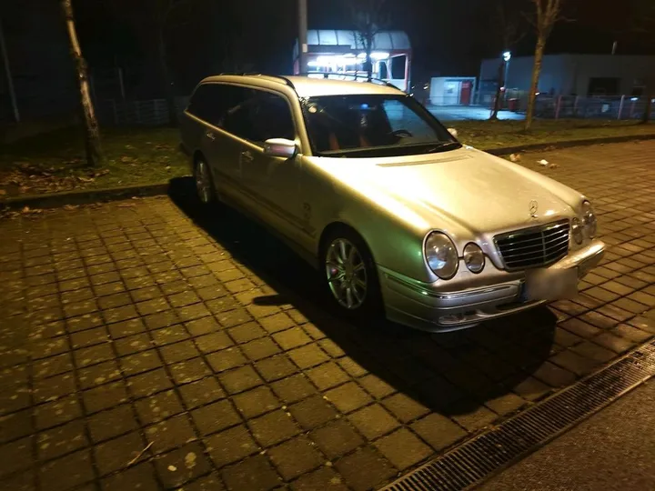 Mercedes-Benz E 220