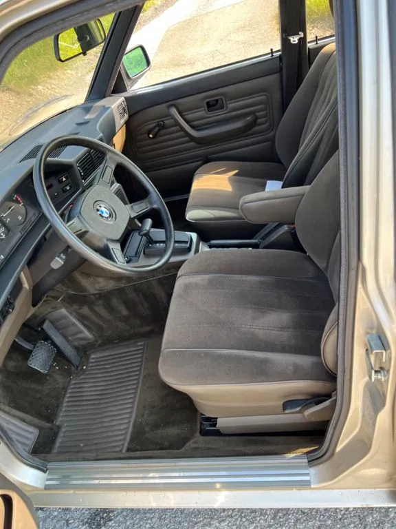 BMW 524