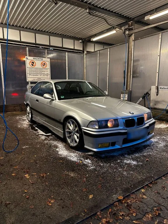 BMW 323