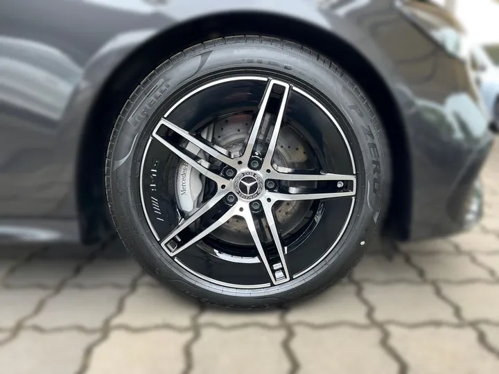 Mercedes-Benz E 200