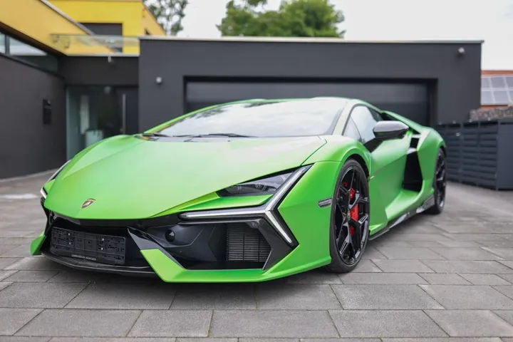 Lamborghini Revuelto