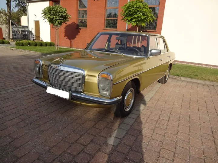 Mercedes-Benz 230