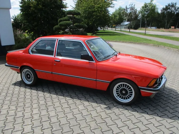 BMW 323