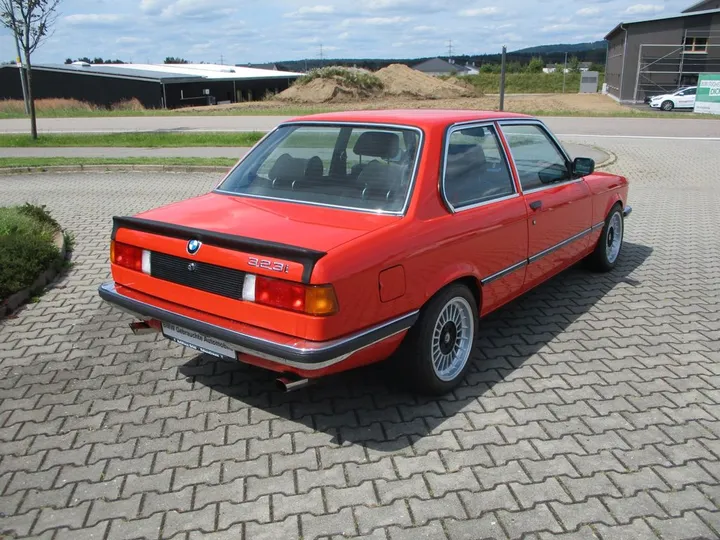 BMW 323