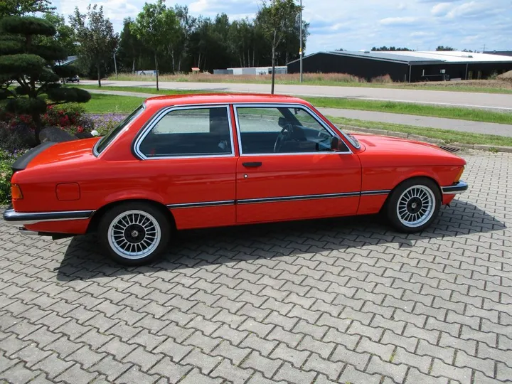 BMW 323