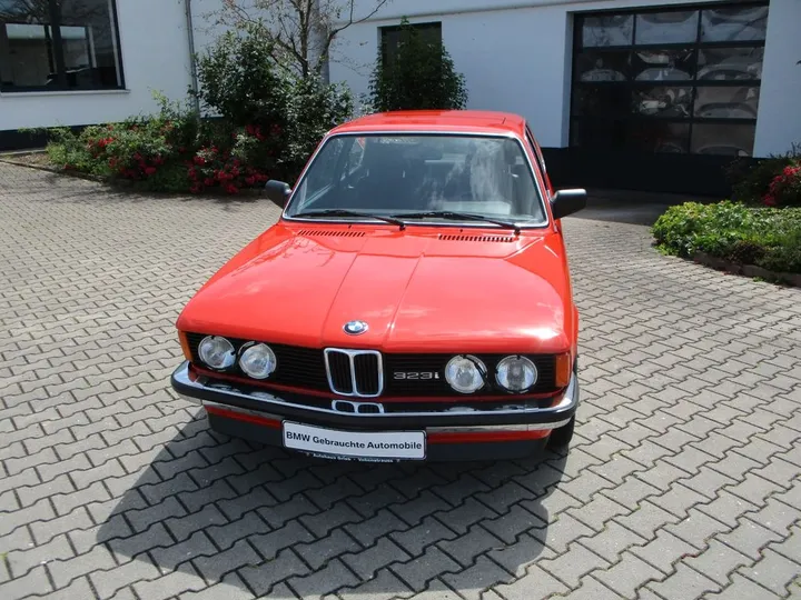 BMW 323
