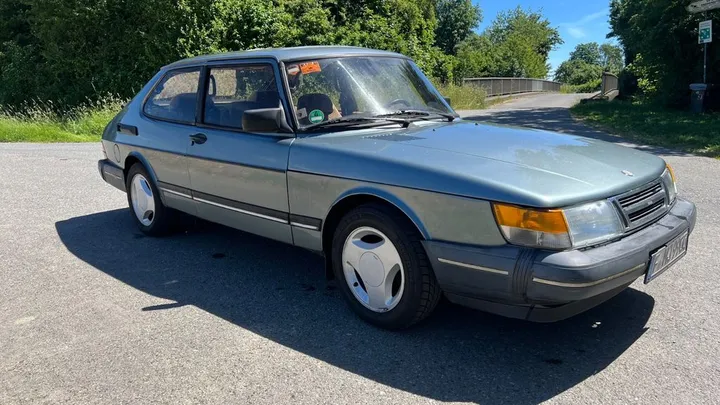 Saab 900