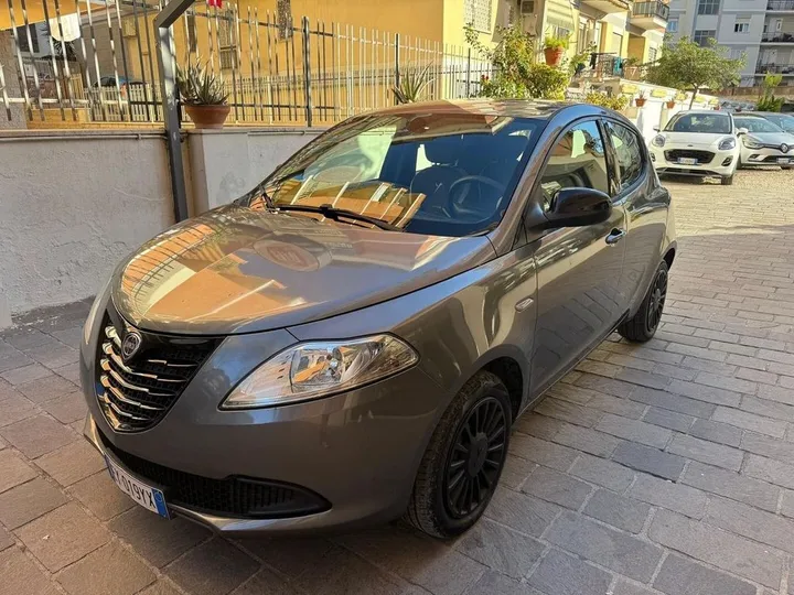 Lancia Ypsilon