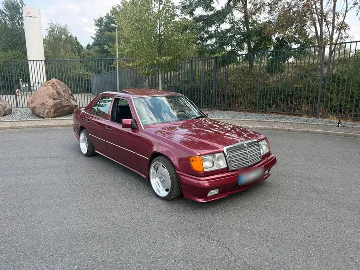 Mercedes-Benz E 230