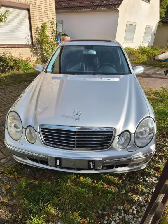 Mercedes-Benz 220