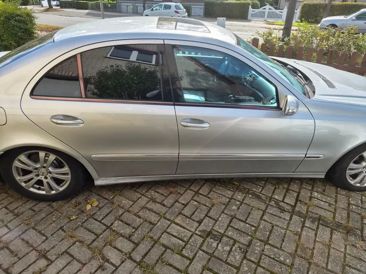 Mercedes-Benz 220