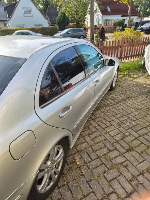 Mercedes-Benz 220