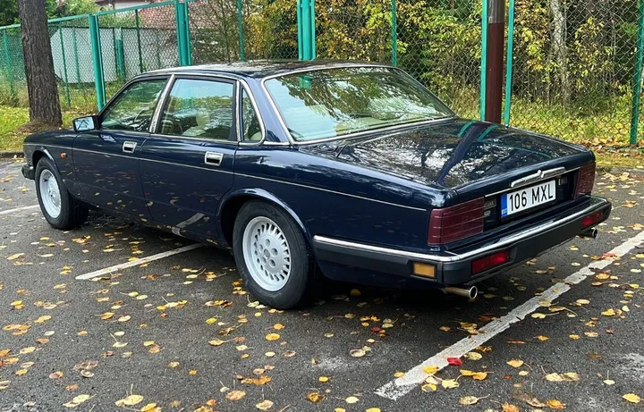 Jaguar XJ6