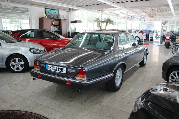 Jaguar XJ