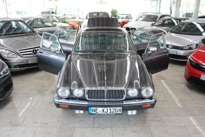 Jaguar XJ