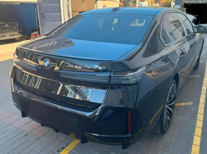 BMW 740