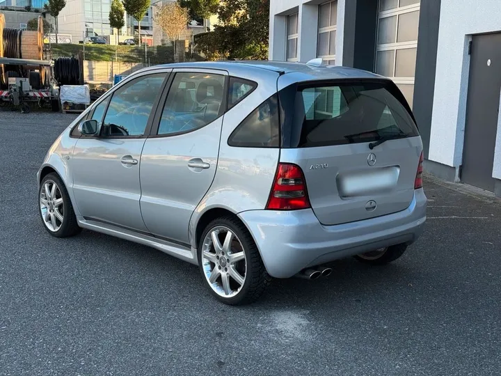 Mercedes-Benz A 210