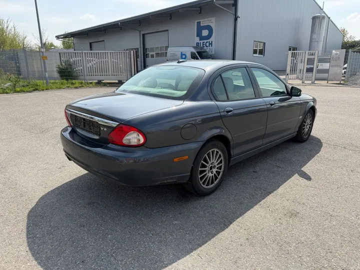 Jaguar X-Type