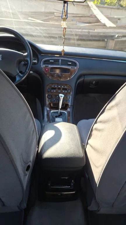 Peugeot 607