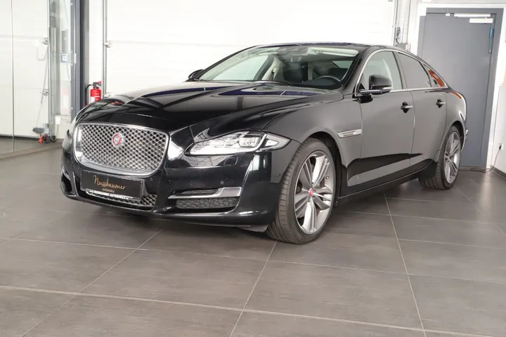 Jaguar XJ