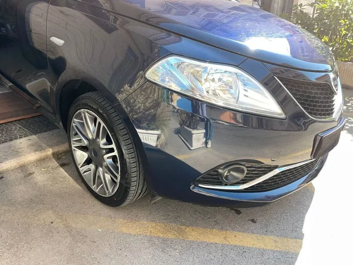 Lancia Ypsilon