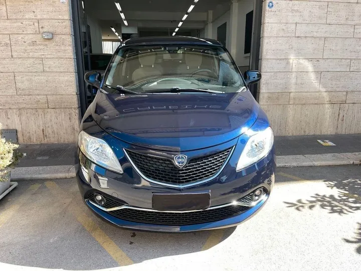 Lancia Ypsilon