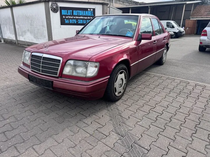 Mercedes-Benz E 220