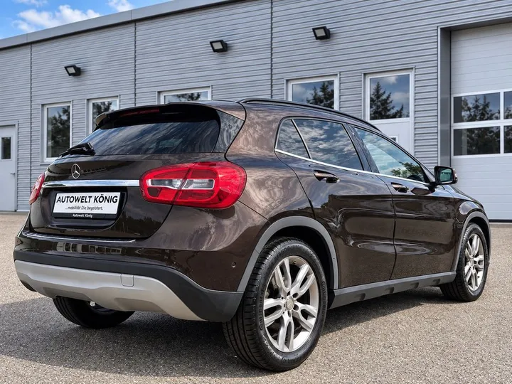 Mercedes-Benz GLA 200