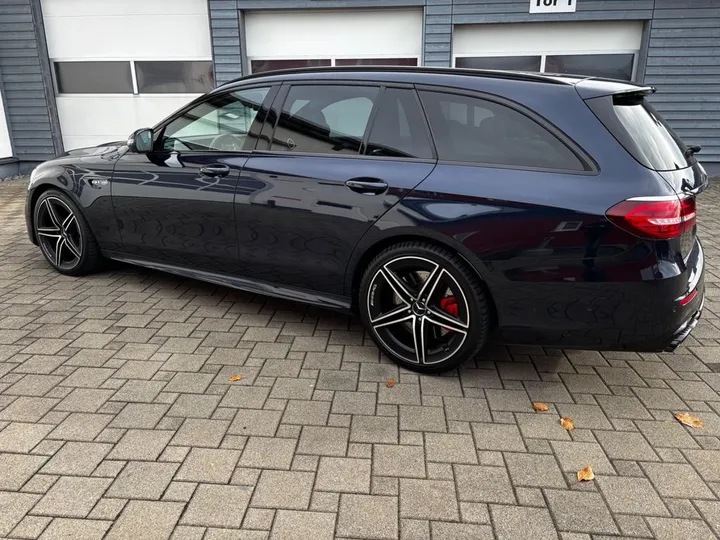 Mercedes-Benz E 63 AMG
